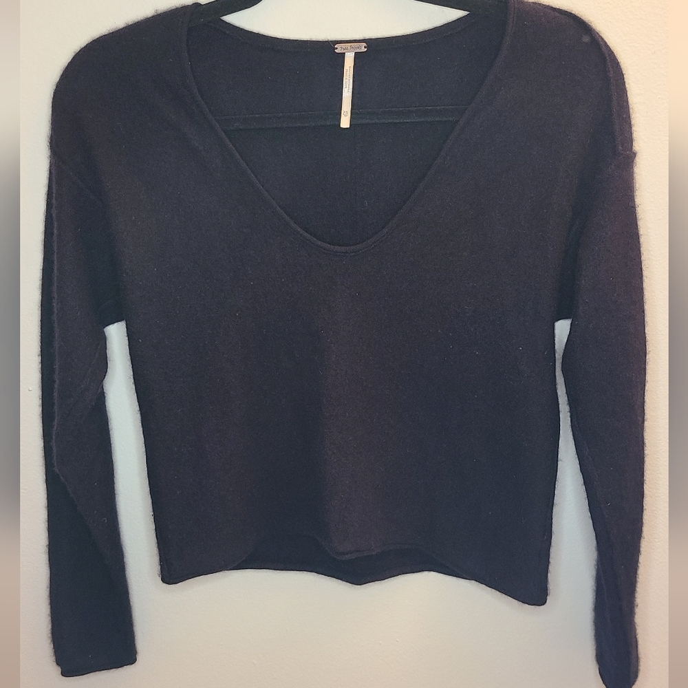 Free People Cashmere Cropped V-Neck Sweater - Black